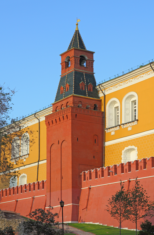 Средняя Арсенальная башня)